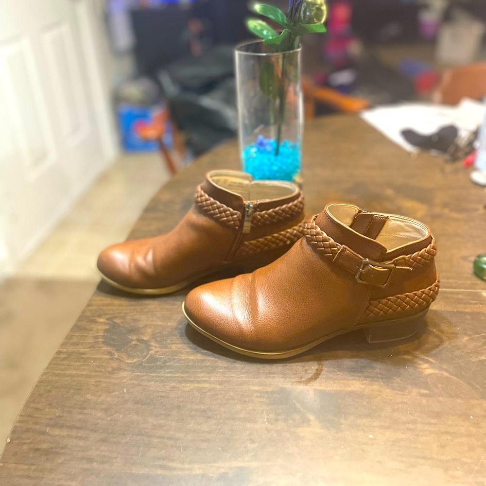 Brown low top low heel boots